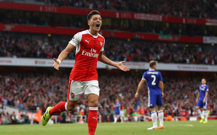 Йозил се врече на Арсенал до 2018 г.