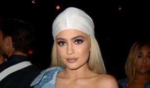 Ето го телефонният номер на Кайли Дженър (видео)