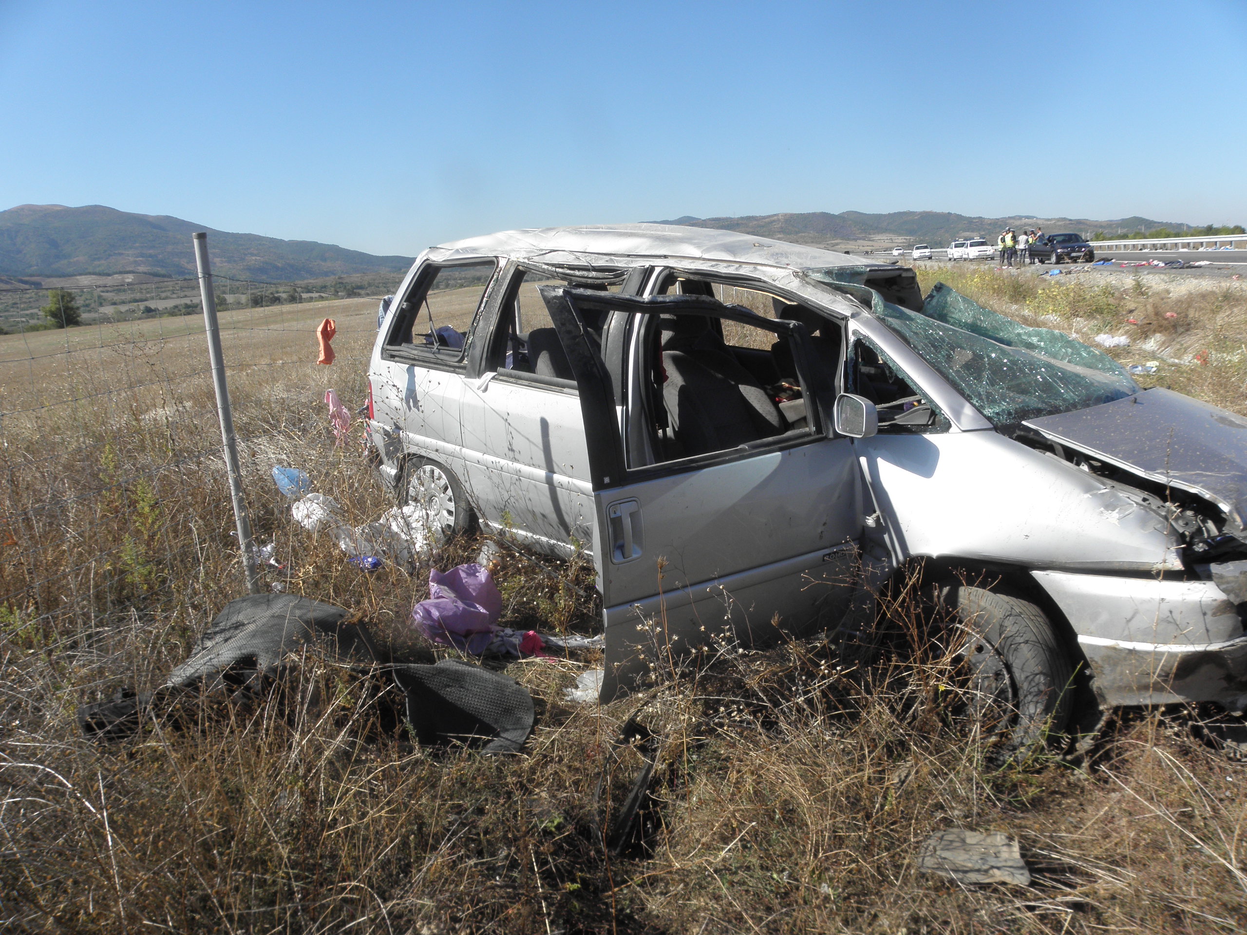 Лек автомобил с плевенска регистрация катастрофира на автомагистрала "Струма". При катастрофата има петима пострадали.