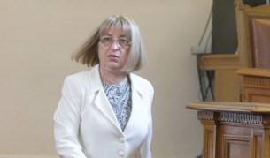 Цачева: Отговарям на профила за президент!