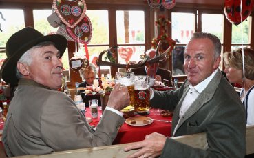 СНИМКИ: Баварски усмивки и много бира - Байерн на Октоберфест