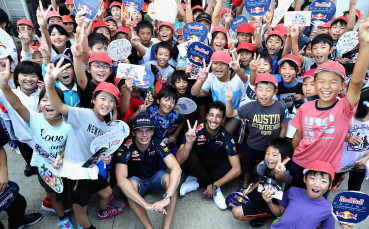 Ферстапен и Рикиардо се пържат с бъзици в мрежата