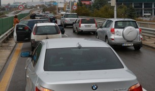 Верижна катастрофа затапи пътя към летището