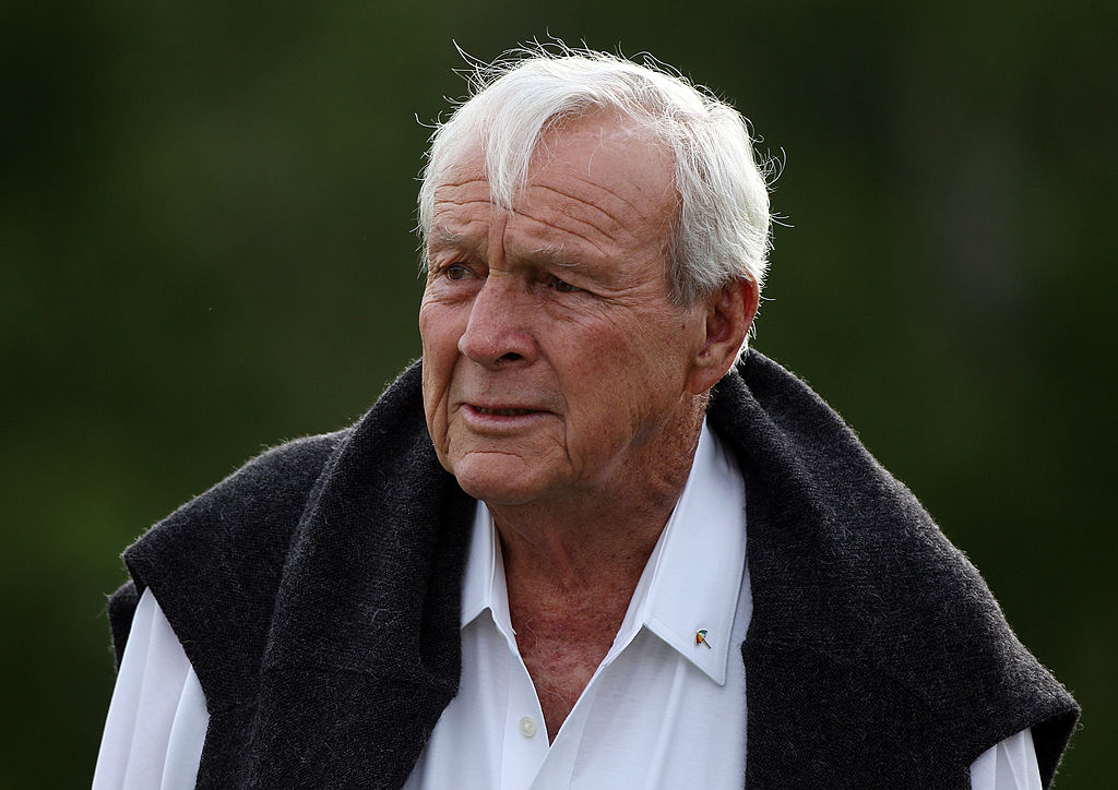 На трето място с 40 милиона долара е легендарният състезател по голф Арнолд Палмър, който почина през септември на 87-годишна възраст.