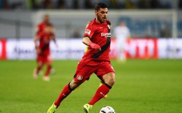 Звезда на Байер подари къща на бедно семейство в Македония