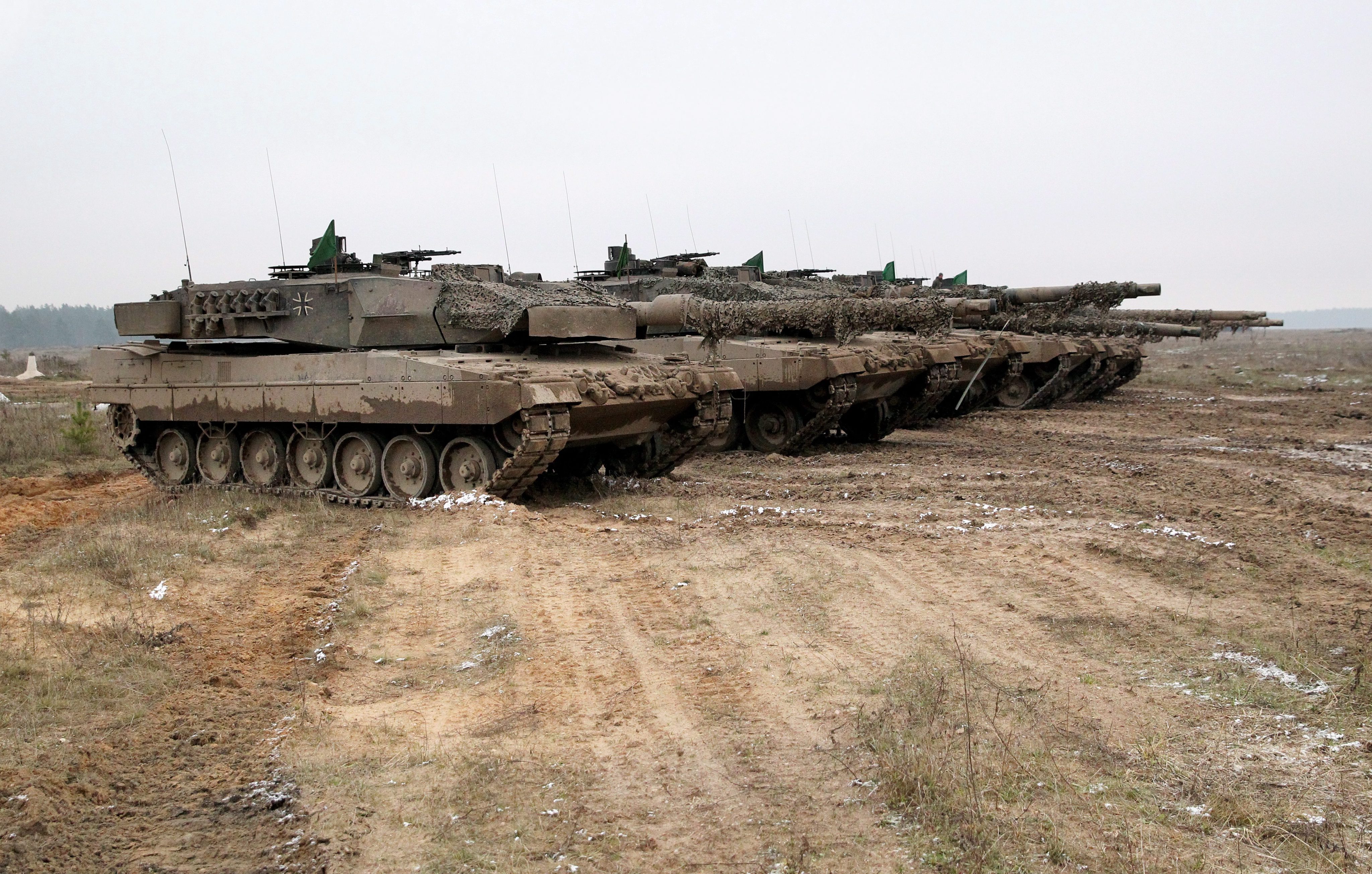 Германски танкове Leopard 2A6 по време на военно учение в Полша