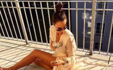 СНИМКИ: Атрактивна репортерка вилнее в Бундеслигата