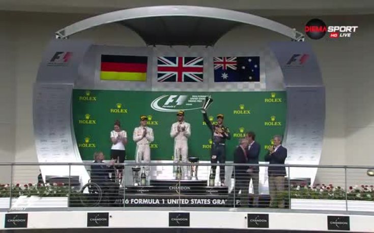 Шампанско и усмивки на подиума в Тексас