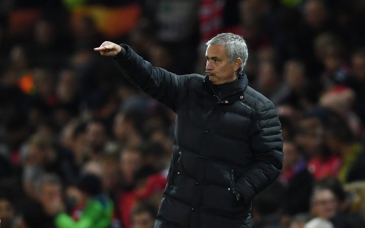 Четирима на дузпата в Юнайтед, Моу ги маха януари