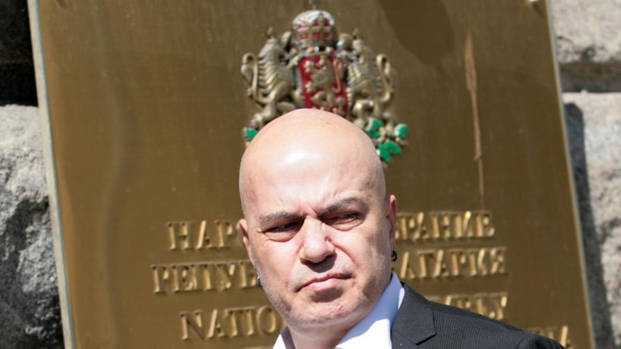 Съдът разреши вписване на партията на Слави Трифонов