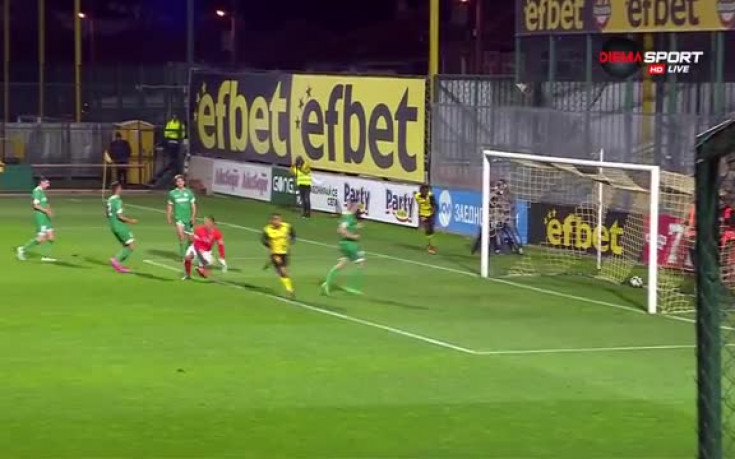 Петички, красота и два гола преднина за Ботев срещу Нафтата