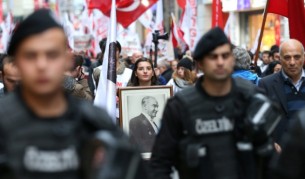 Нови уволнения в Турция, закриха 15 медии