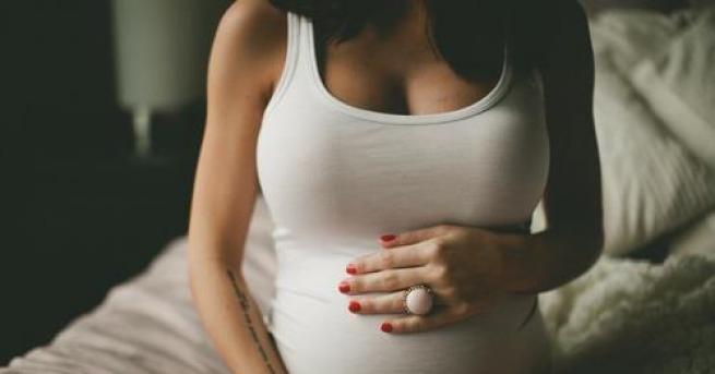 Най голямото семейство във Великобритания очаква 21 ото си бебе Голямата новина съобщи щастливата майка Сю Радфорд с