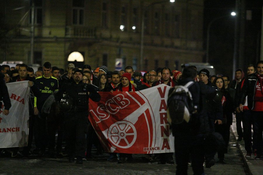 Шествието на феновете на Арсенал към стадион Васил Левски1