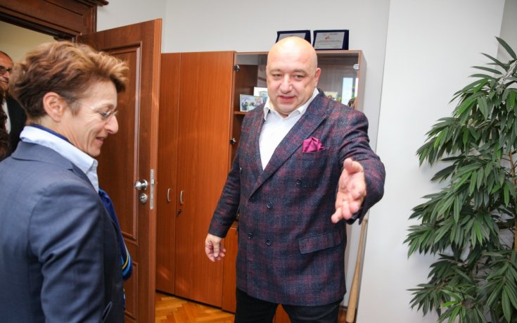Министър Кралев обсъди вариант България да приеме Световно по ски