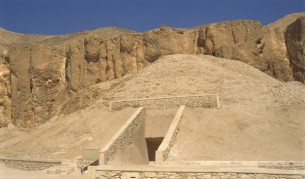 Търсят тайна стая в гробницата на Тутанкамон