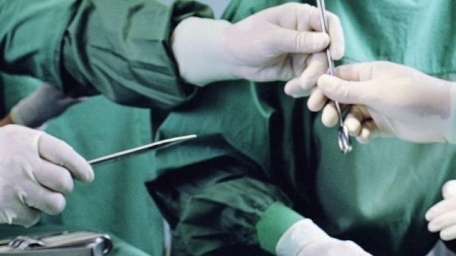 Хирурзи направиха първата американска трансплантация на матка