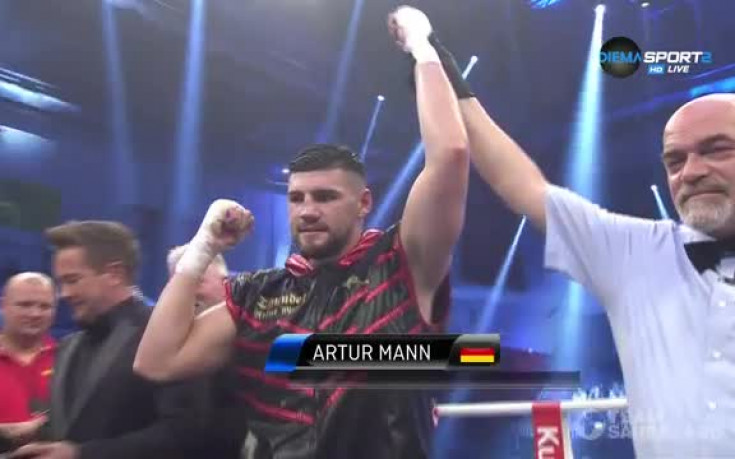 Ман пречупи Гадаев с технически нокаут