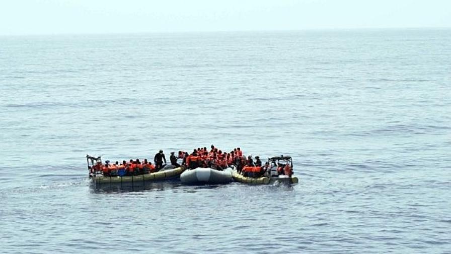 Задържаха две групи с над 100 нелегални мигранти в Егейско море