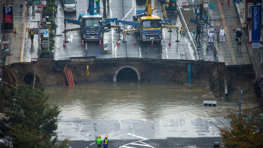 Огромна дупка зейна в Япония