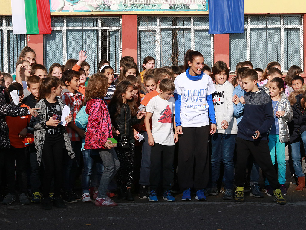 Ивет Лалова в символичен спринт срещу диабета с участието на децата от 119 СОУ в София
