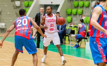 Лукойл би Стяуа с 29 точки, класира се за втория етап