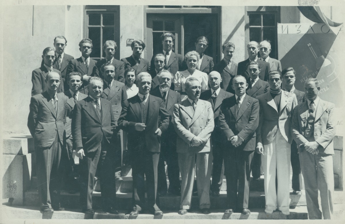 Професори и студенти на Годишния акт на Държавната художествена академия, 4 юли 1937 г.<br />
Централен държавен архив
