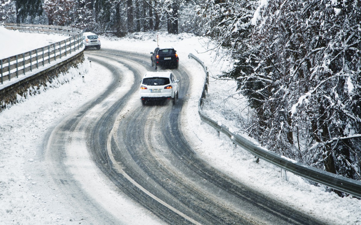 Внимание, шофьори! Зимата се завръща с пълна сила