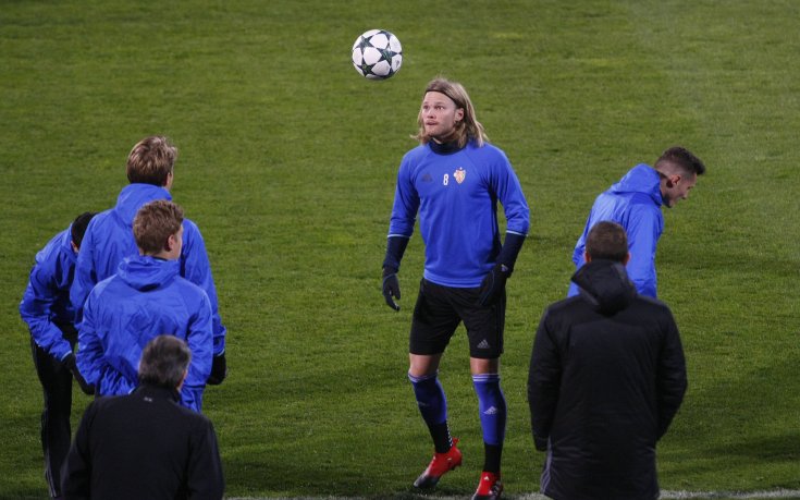 Базел пробва терена на 