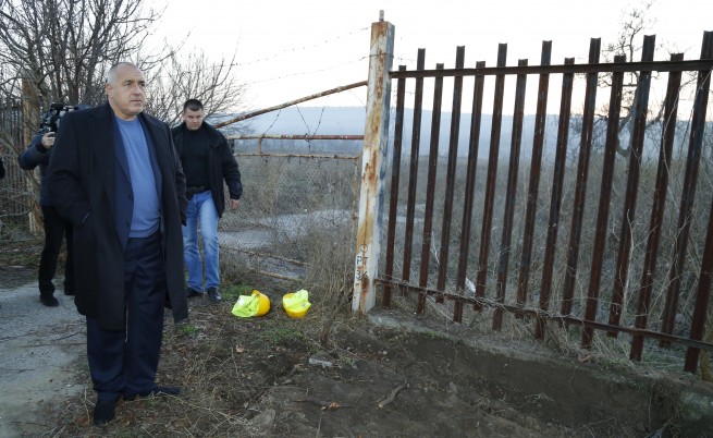 Борисов: Местим размирните имигранти на границата