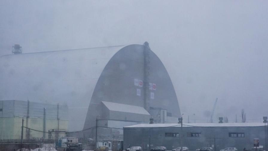 Саркофагът над Чернобил извън строя, издигат "свръхковчег"