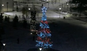 Новата коледна елха в София грейна