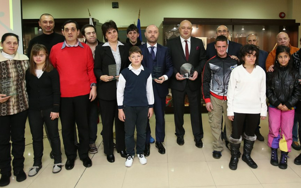 Кралев с наградата на  Спешъл Олимпикс България и фондация „Про Спорт“