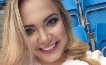 Изключителна фенка на Челси вся смут на „Гудисън парк“