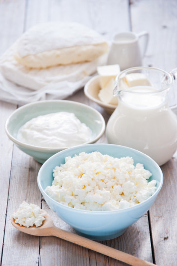 Мляко и млечни продукти: Калцият е в основата на здравите нокти. Необходимо е ежедневно да приемате мляко, сирене и кашкавал, за да поддържате нивата на калция балансирани.