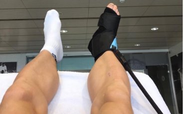 Бейл изглежда все по-добре след операцията