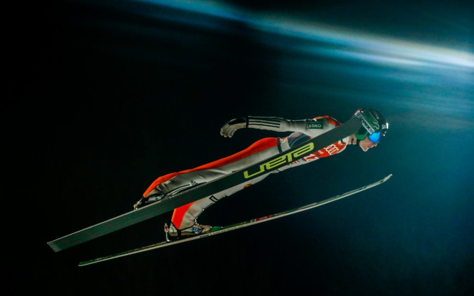 17-годишен словенец с 3-а победа в ски скоковете