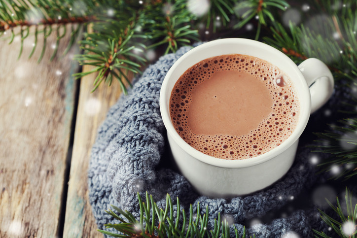 <p>Мляко с какао: Това е любимата напитка на децата. Обикновено се приема за закуска или вечер преди сън заради успокояващото действие на млякото. А ако добавите и една лъжица мед, ще си гарантирате и подсилване на имунната система.</p>