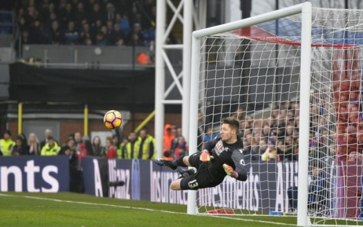 Започва футболната коледна лудница на Острова