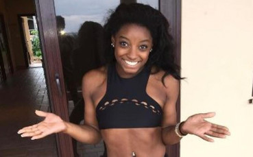 145-сантиметрова шампионка брани тялото си от тролове