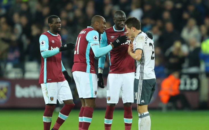 Три точки и три шева за звезда на Юнайтед