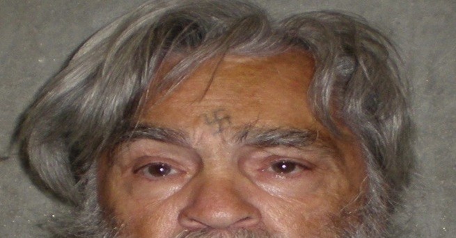 Един от най скандалните серийни убийци на САЩ Чарлз Менсън който