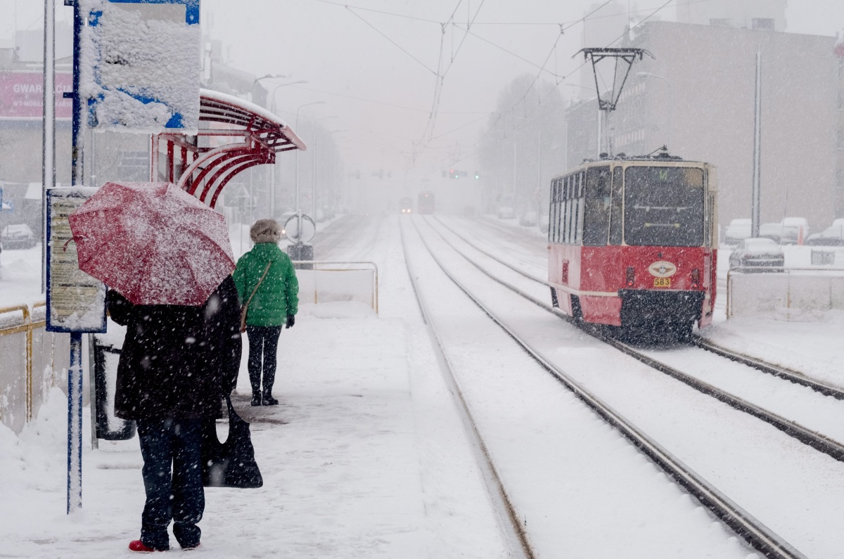 Снежна буря в Катовице, обл. Силезия, Полша