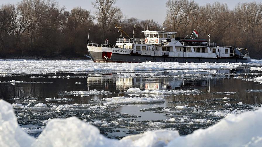Леден бент на Дунав, нивото се повиши с метър