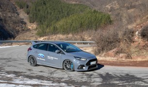 Фокусиран върху брилянтното пътно поведение (тест драйв)