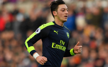 Йозил отсече: Щастлив съм в Лондон