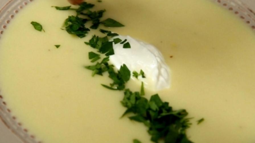 Картофена крем супа с два вида сметана