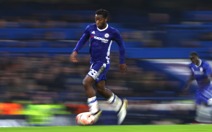 Челси не планира раздяла с Батшуай