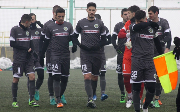 Всички в Нафтата здрави за втората зимна контрола