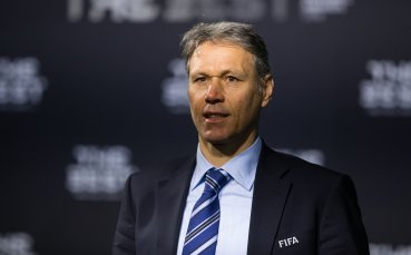 Марко ван Бастен напусна ФИФА